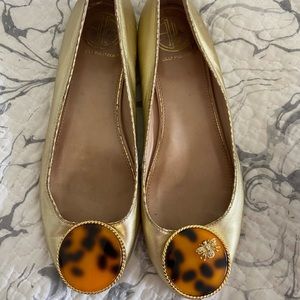 Cute Lilly Pulitzer Gold and Tortoise Flats